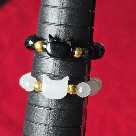 Cat Beaded Stretch Rings – 2 Piece Set Black & White Stacking Adjustable Jewelry - Picture 7 of 8